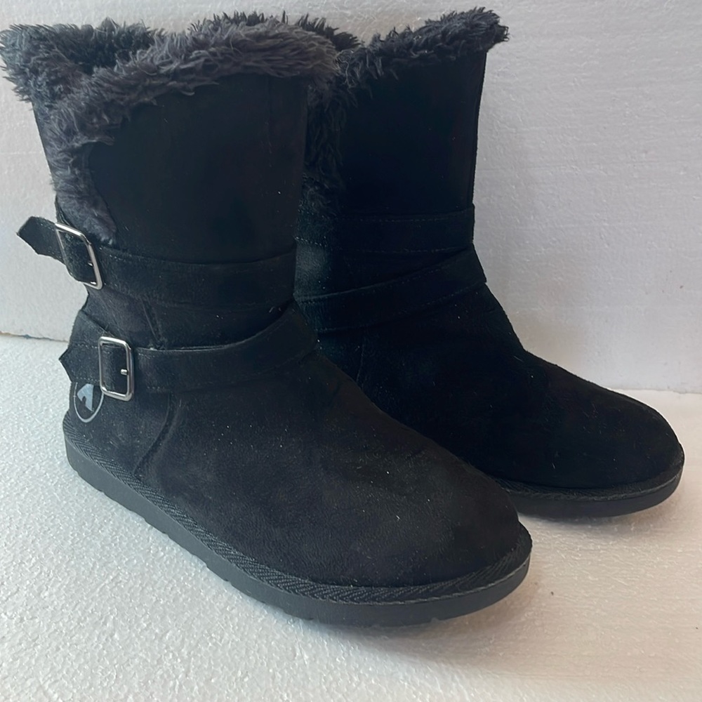 Air walk boots black buckle accent cozy fur faux suede women’s size 7 1/2 7.5